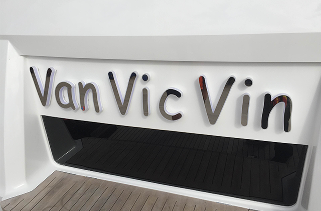 Van Vic Vin Yacht Sign