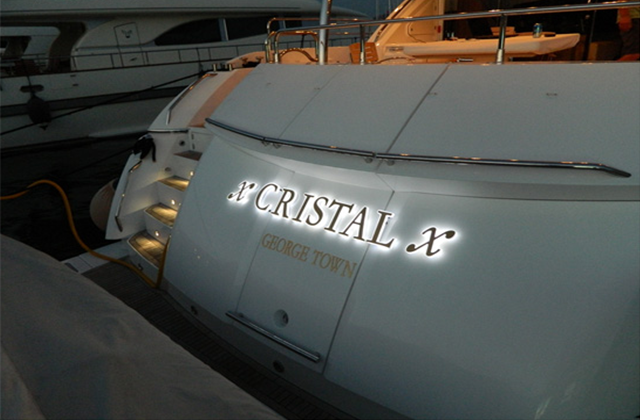Cristal illuminated yacht sign