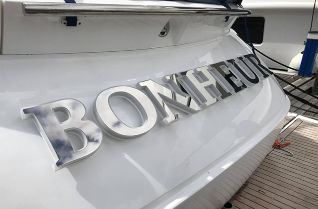 Bonheur Yacht Sign